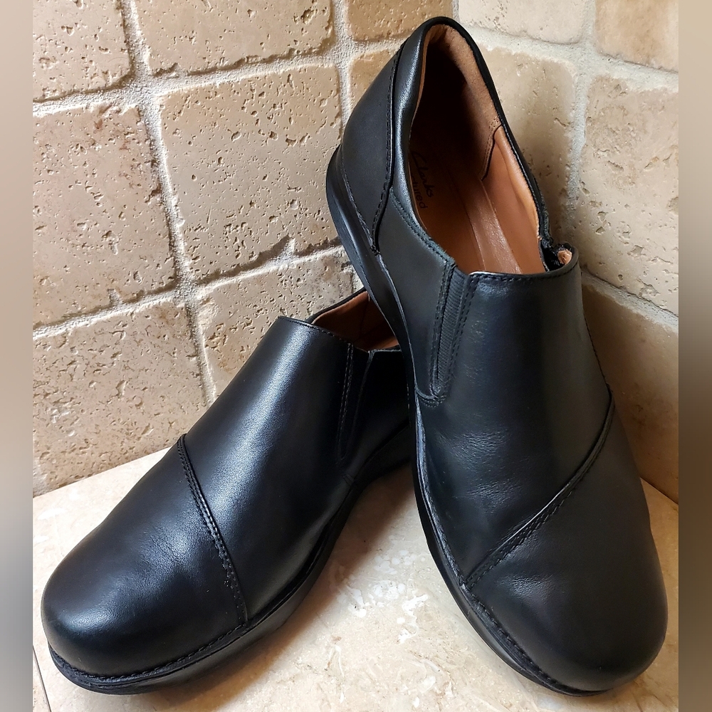 Clarks Women's Appley Size 11 Black Leather Side Zip Clogs/ Loafers - Picture 11 of 11